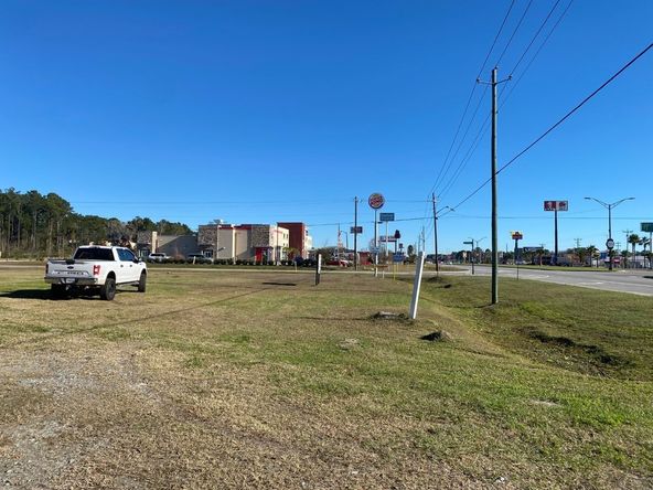 4270 US-17 S, Richmond Hill, GA 31324